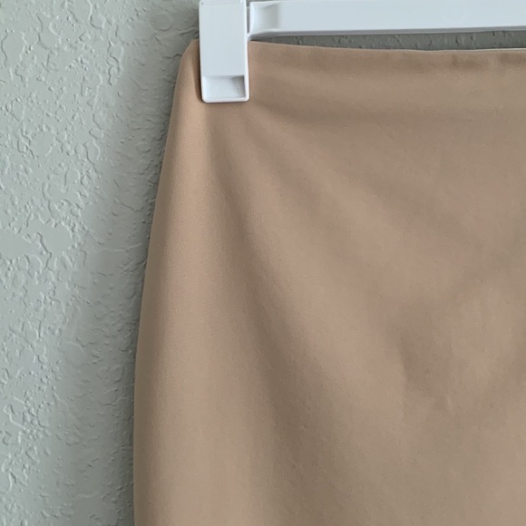 Express Skirt 00 - Picture 4 of 10